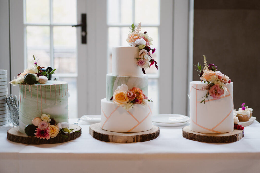 Bruidstaart Enjoy Cakes | Bruiloft kasteel Woerden | trouwfotograaf Ditta van Gent 